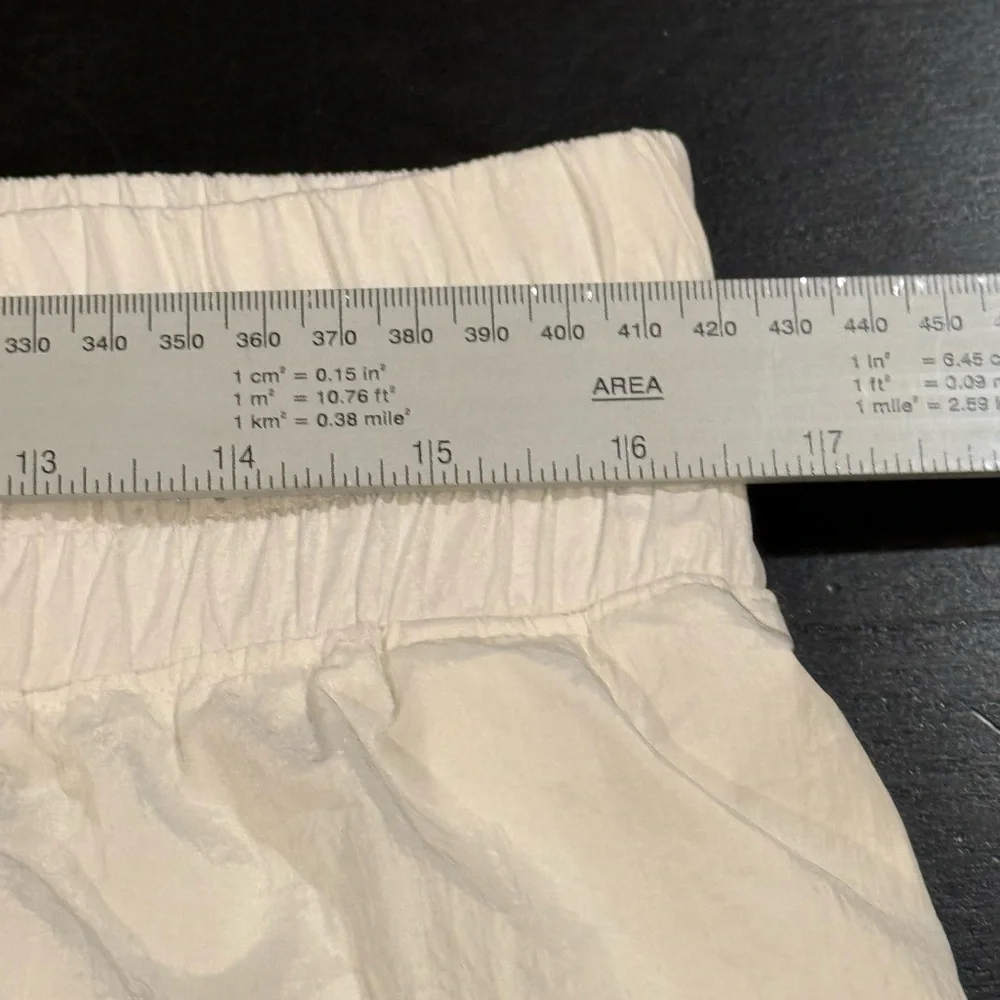 Onzie Yoga Flow Nylon White Parachute Shorts Womens Medium / Large